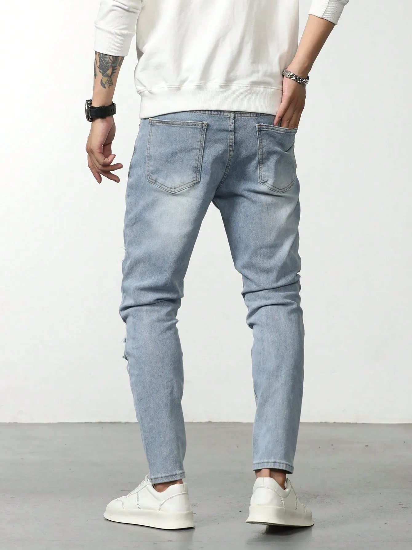 Manfinity LEGND Men Cotton Slant Pocket Ripped Jeans Slim Fit Long Frayed Jean Cargo Plain Light Blue Work Basic Husband