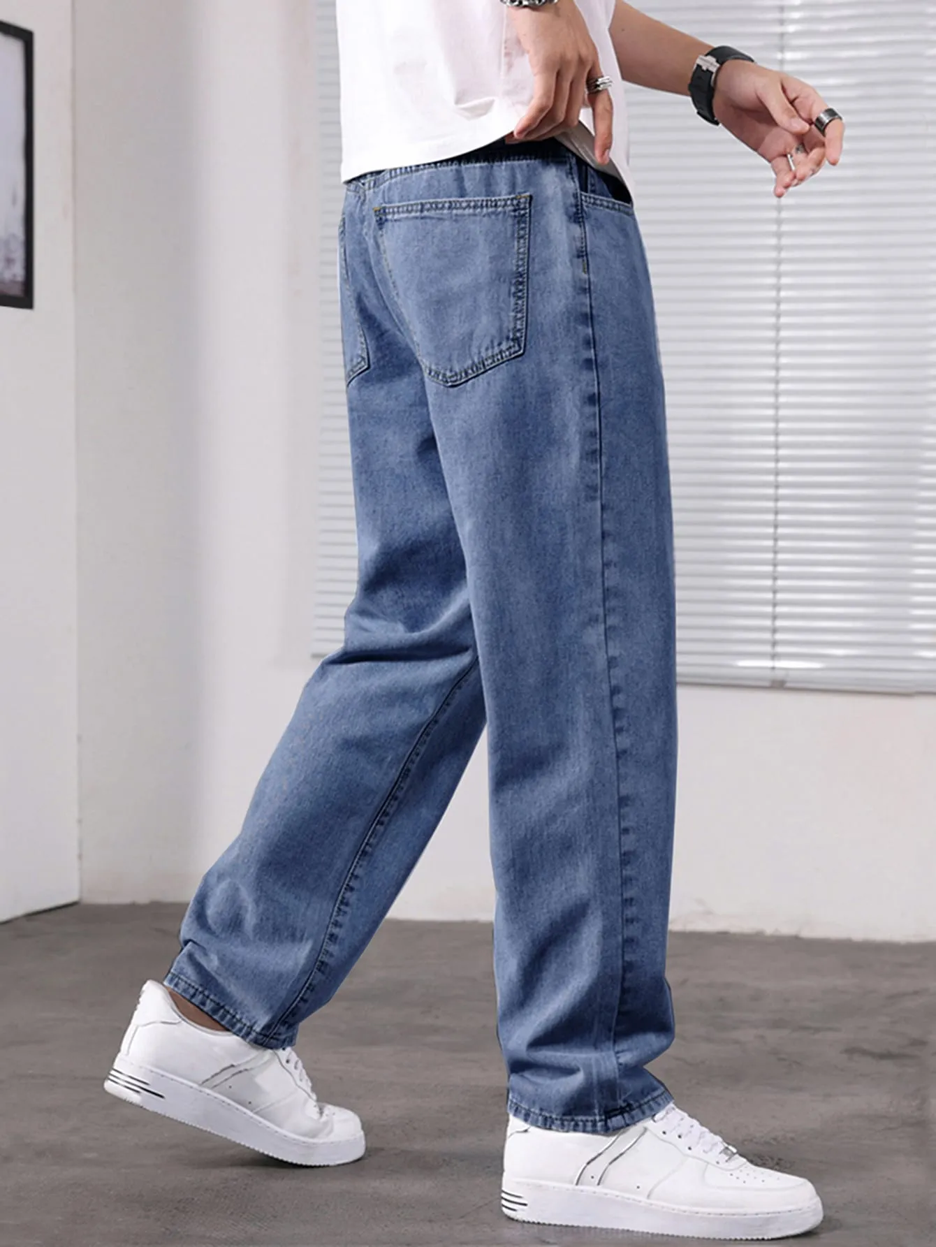 Men Slant Pocket Straight Leg Jeans