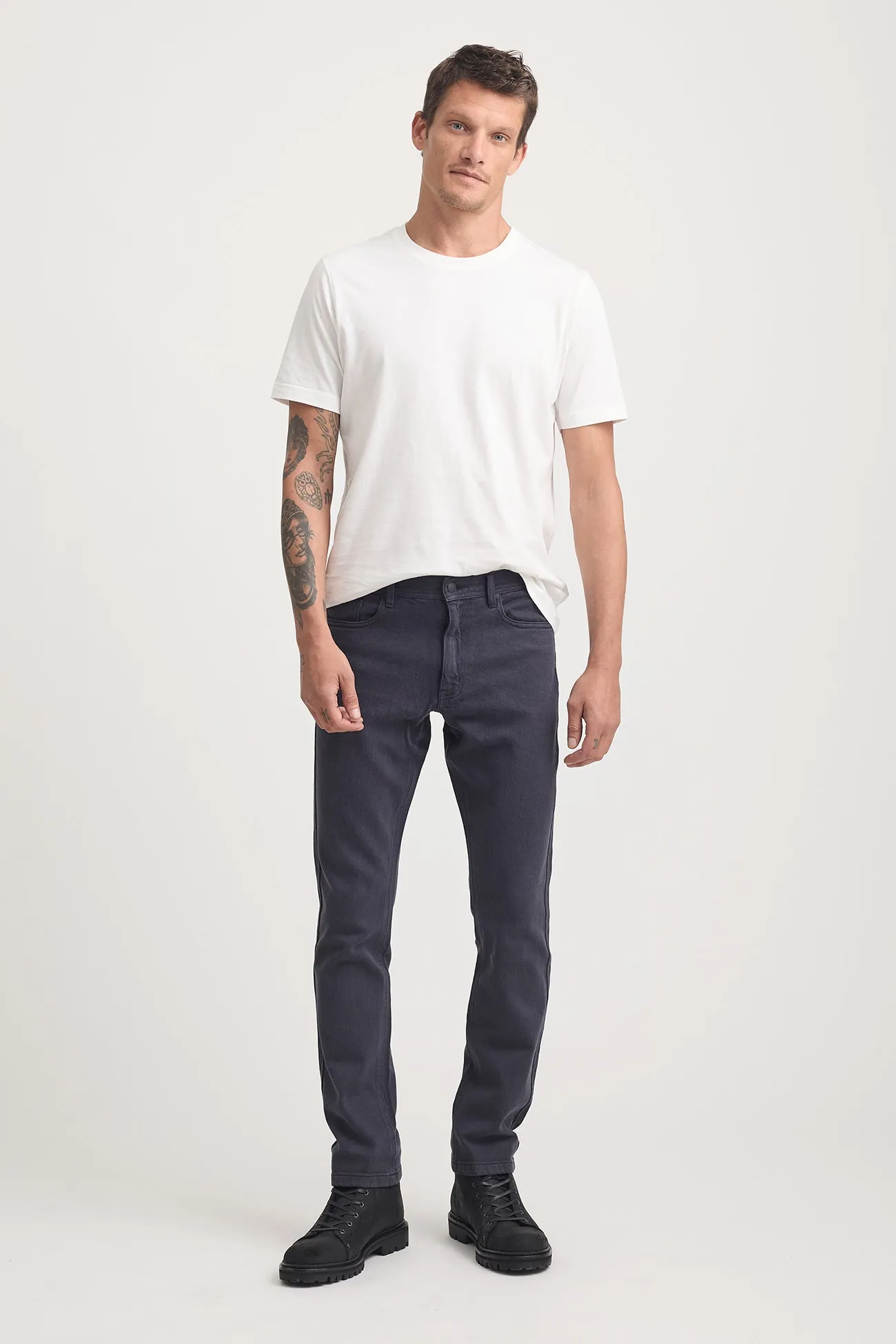 REGULAR STRAIGHT LEG JEAN