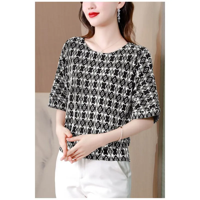 Women's T-Shirt Round Neck Pattern Soft Silky Short Sleeve Tee